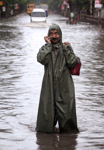 インド東部で豪雨続く