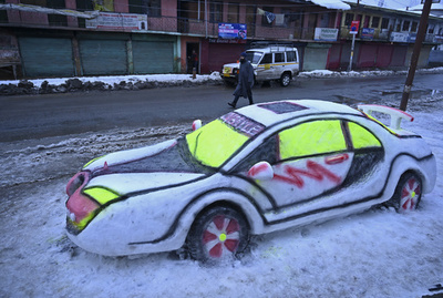 【今日の1枚】念願の車をカスタマイズ？ 豪雪のインド北部