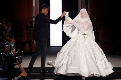 「ジュリアン・フルニー」18/19年秋冬パリ・オートクチュール