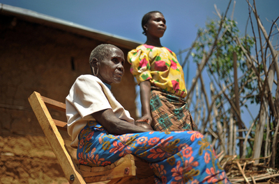 年配女性が若い女性を「妻としてめとる」、タンザニアの珍しい風習