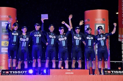 ブエルタ開幕、伏兵DSM・フィルメニッヒがチームTT制す