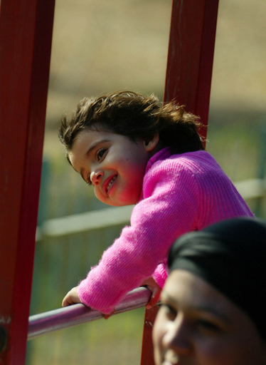 休日を屋外で過ごすバグダッド市民、好天と治安状況の改善を享受