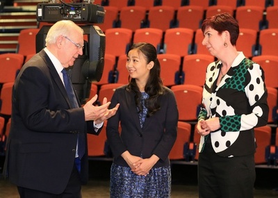 英留学の佳子さま、学内の劇場を見学 帰国へ