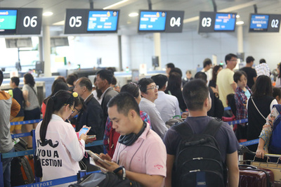 夏休み始まる　11万人が上海浦東国際空港から出国