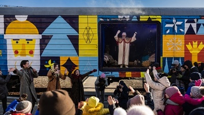 動画:「聖ニコラウス号」 プレゼントと笑顔を運ぶ列車 ウクライナ