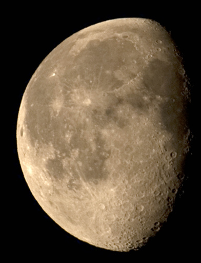 8億年前の隕石群、地球と月に大量衝突 研究