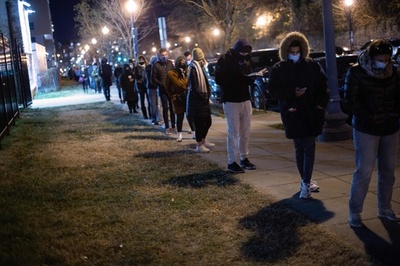 米、コロナ検査キット5億個配布へ オミクロン株拡大