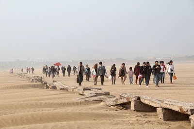 中国最大の淡水湖、干上がった湖底から明代の石橋現る