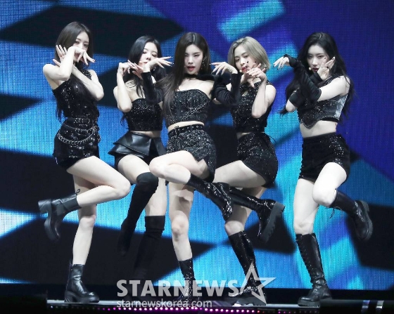 (c)STARNEWS