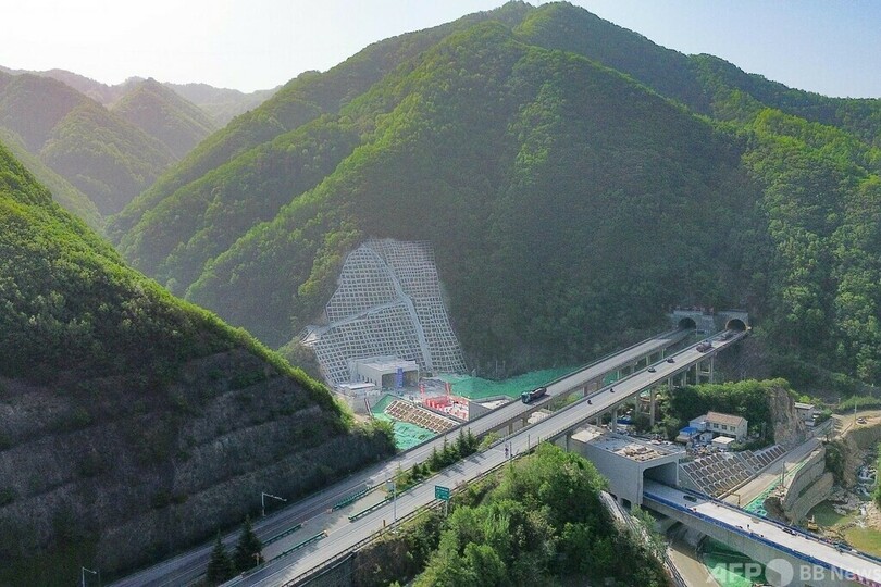 中国最長の高速鉄道トンネルが貫通 全長22.9キロ