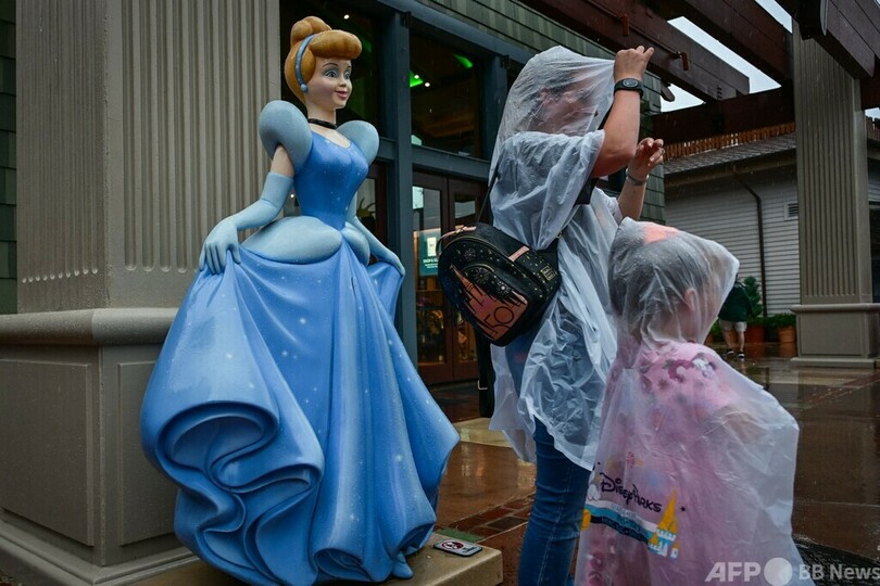 ハリケーン襲来前のディズニー、駆け込み入園組も 米フロリダ州