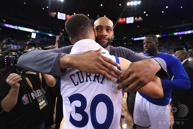 ウォリアーズが前人未到のシーズン73勝目、最強ブルズの記録を更新