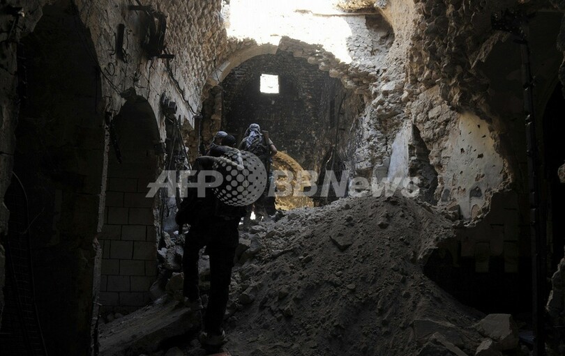 ウマイヤド・モスクの塔、戦闘で崩壊 シリア北部アレッポ