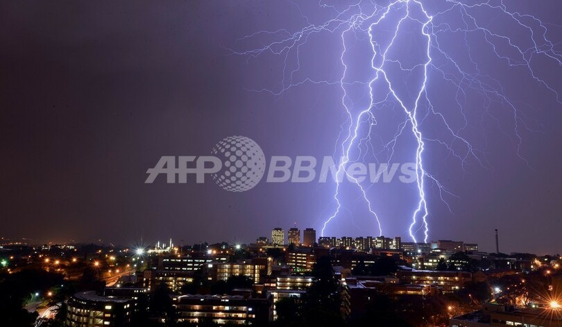 雷の都 の名に恥じぬ落雷を観測 南ア ヨハネスブルク 写真2枚 国際ニュース Afpbb News