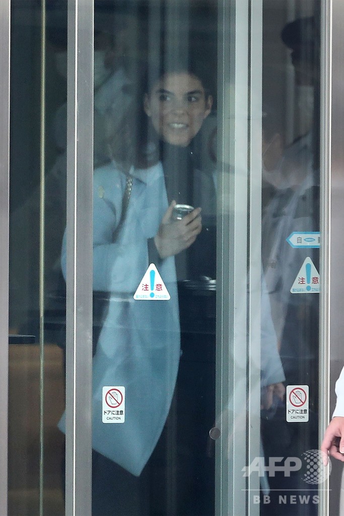 ゴーン被告、保釈される 東京拘置所から作業服姿で