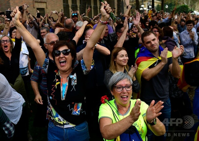 カタルーニャ州議会が独立宣言 スペイン政府、阻止の構え