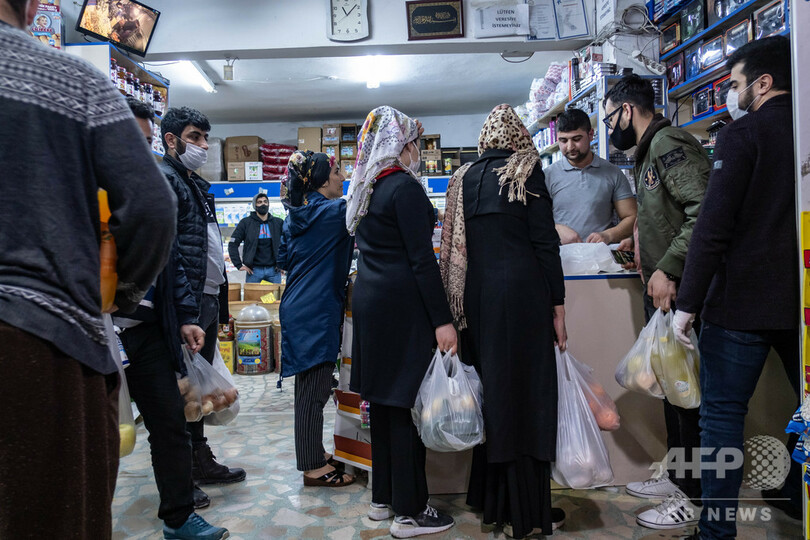 突然の都市封鎖発表でパニック買い、トルコ内相が辞表 大統領は拒否