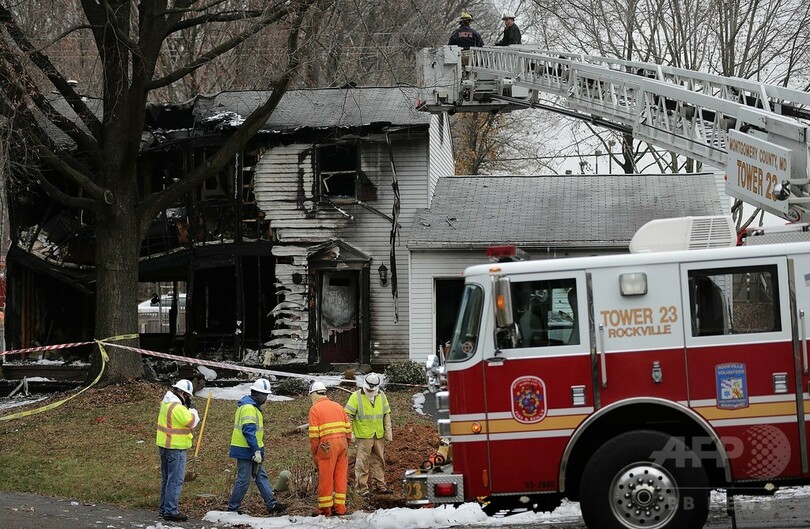 住宅地に小型機墜落、乗員と住民の計6人が死亡 米首都近郊