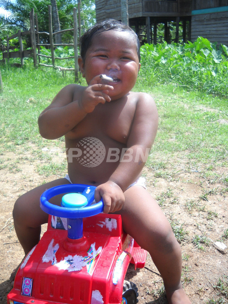 2歳児がたばこ インドネシアのたばこ依存問題浮き彫りに 写真6枚 国際ニュース Afpbb News