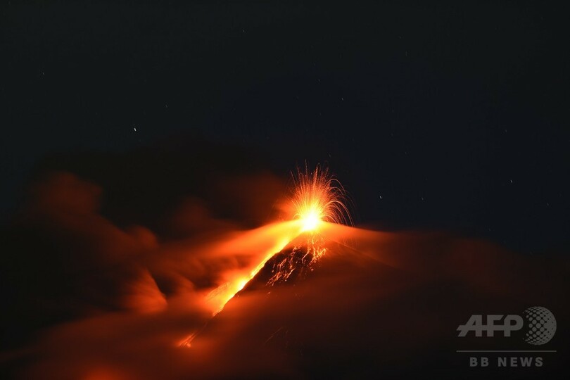 フエゴ火山噴火でオレンジ警報発令、中米グアテマラ