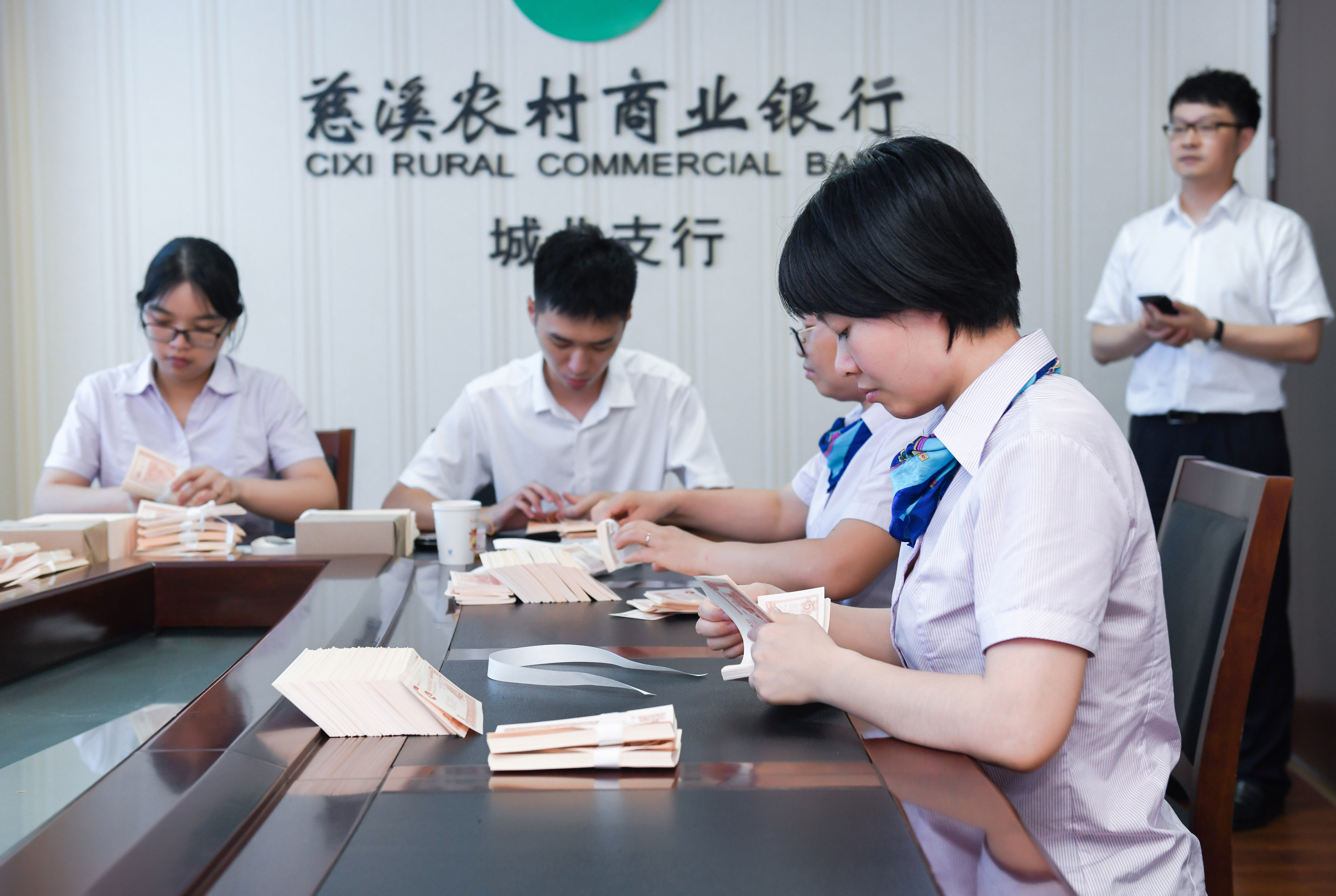 中国の中小銀行に押し寄せる合併・再編の波 中国の中小銀行に押し寄せる合併・再編の波