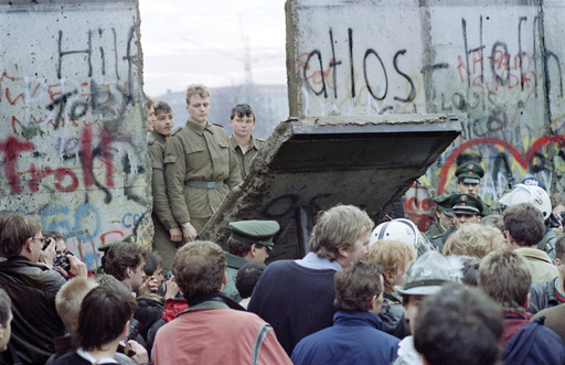 特集】ベルリンの壁崩壊、AFPが捉えた歴史的瞬間 写真68枚 国際 ...