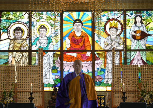 写真特集】まばゆい仏の世界 寺院のステンドグラス 写真28枚 国際