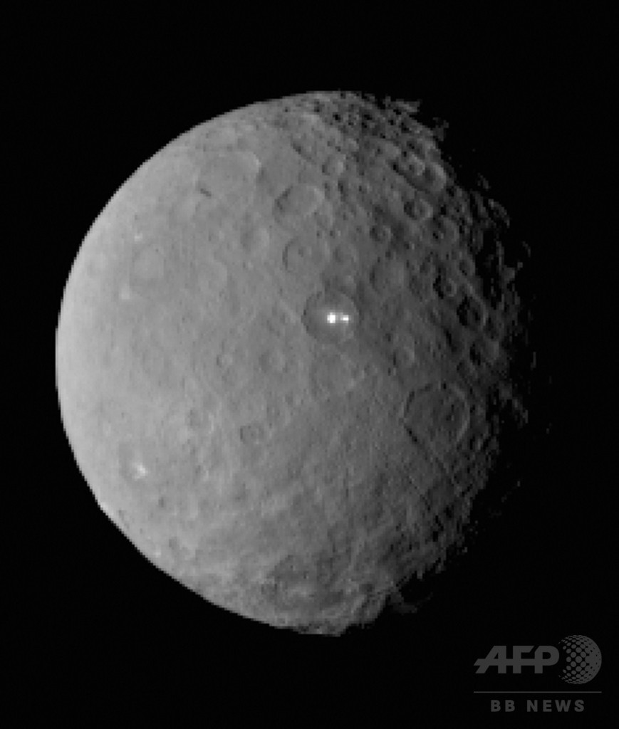 準惑星セレスに謎の光2つ、NASA探査機が調査へ 準惑星セレスに謎の光2つ、NASA探査機が調査へ