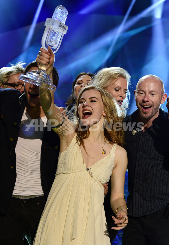 欧州歌合戦「ユーロビジョン」、優勝はデンマークの「はだしの20歳」 写真32枚 国際ニュース:AFPBB News