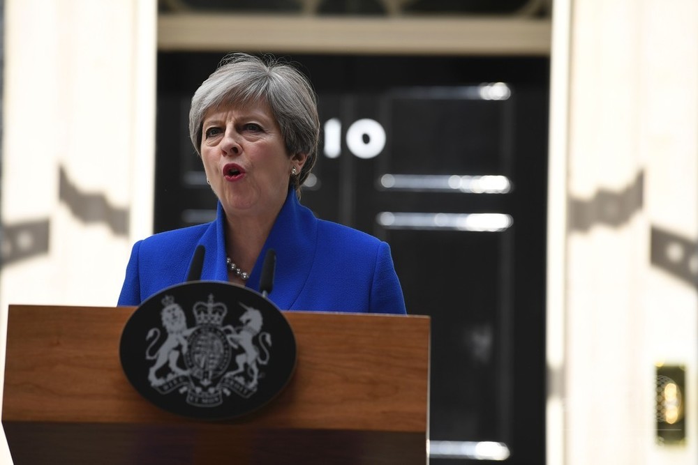 メイ英首相、新政権の樹立目指すと表明 地域政党の支持取り付け 写真3枚 国際ニュース:AFPBB News