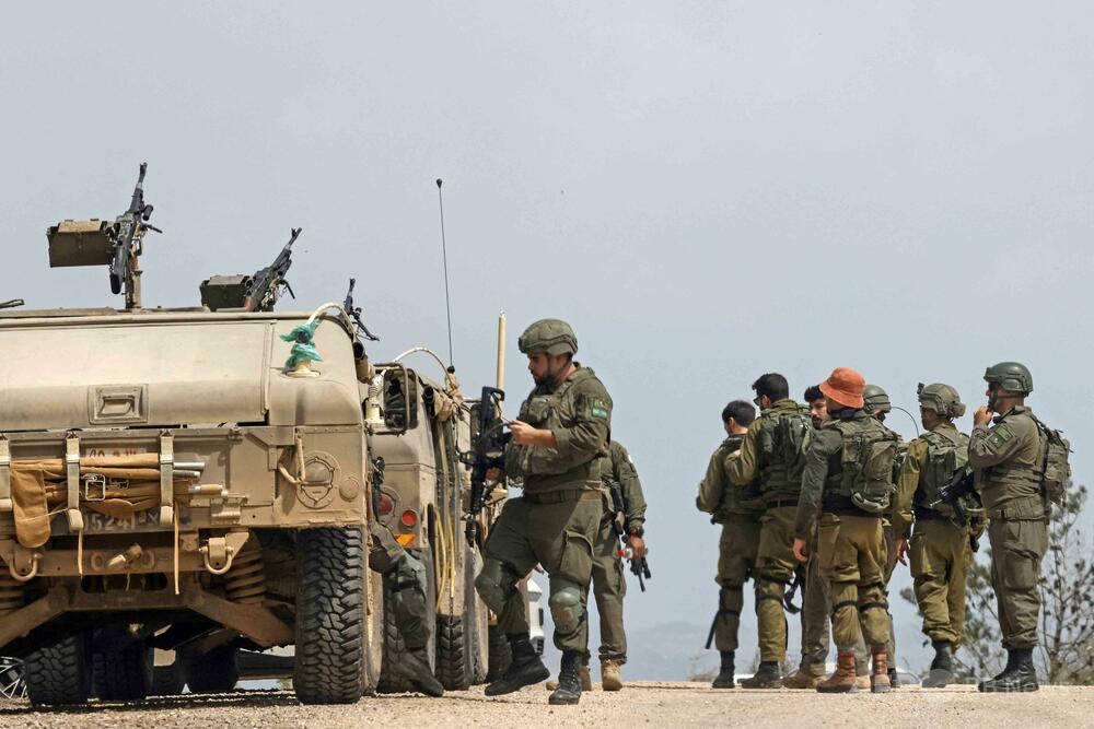 大ハンマーでレバノンのキリスト像を叩く兵士の画像 イスラエル軍が調査