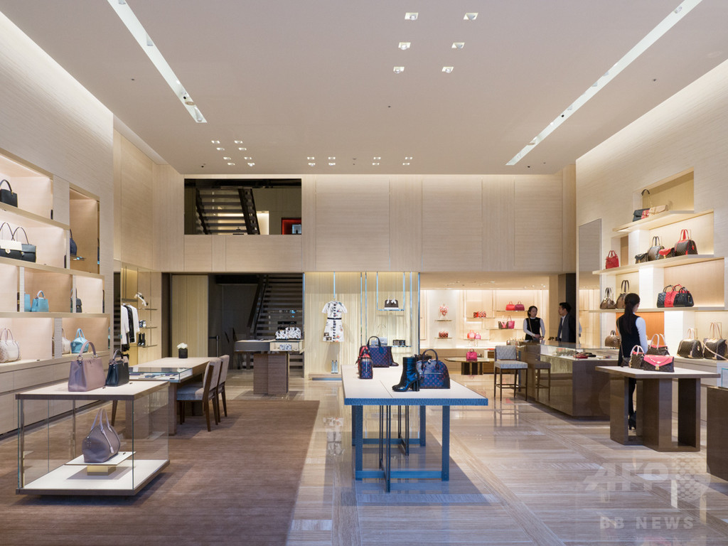 「ルイ・ヴィトン」表参道店がリニューアルオープン、先行発売アイテムも