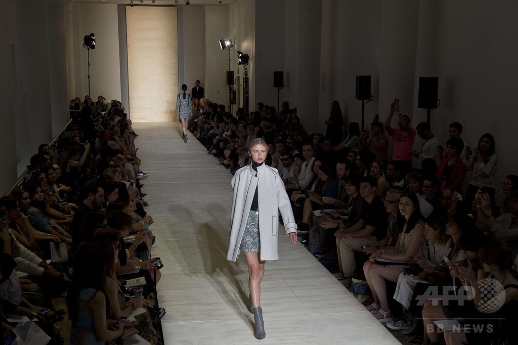 ドナテラ・ヴェルサーチもコレクション発表、「サンパウロ・ファッション・ウィーク」開催