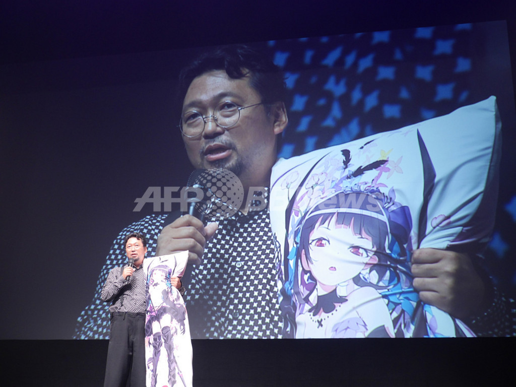 「シュウ ウエムラ」×村上隆、クリスマスコレクション発表イベント開催