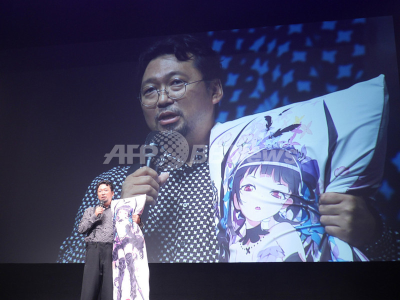 「シュウ ウエムラ」×村上隆、クリスマスコレクション発表イベント開催