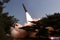北朝鮮の新型戦術弾道ミサイルの発射実験の様子。朝鮮中央通信（KCNA）公開（2024年5月17日撮影、18日公開、資料写真）。(c)AFP PHOTO/KCNA VIA KNS