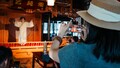 巴城鎮で昆曲公演を撮影する観客（資料写真）。(c)Xinhua News