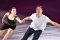 平昌冬季五輪、フィギュアスケートのエキシビションに臨むエカテリーナ・ボブロワ/ドミトリ・ソロビエフ組（2018年2月25日撮影）。(c)AFP/Mladen ANTONOV