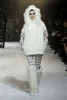 フランス・パリ市内で発表された「モンクレール ガム・ルージュ（Moncler Gamme Rouge）」12/13年秋冬コレクション（2012年3月8日撮影）。(c)Moncler Gamme Rouge