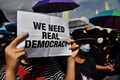 タイ・バンコクでの反政府デモに参加した人々（2020年8月16日撮影）。(c)Lillian SUWANRUMPHA / AFP