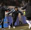 2010年サッカーW杯南アフリカ大会（%%2010 World Cup%%）南米予選第13節、アルゼンチン対コロンビア。試合はアルゼンチンが1-0でコロンビアを下した。南米予選は5節を残しているが、本戦への出場権が与えられる上位4位チームと5位以下のチームがはっきりと分かれている。13節を終えた上位にはブラジル、パラグアイ、チリ、アルゼンチンがつけている。アルゼンチンが1-0でコロンビアを下した。写真は後半11分にダニエル・ディアス（%%Daniel Diaz%%）が決めた先制点に歓喜するアルゼンチンのディエゴ・マラドーナ（%%Diego Maradona%%）監督。（2009年6月6日撮影）（c）AFP/ALEJANDRO PAGNI
