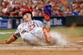 第86回MLBオールスターゲーム。プリンス・フィルダーの適時打で生還するア・リーグのマイク・トラウト（2015年7月14日撮影）。(c)AFP/Getty Images/Rob Carr