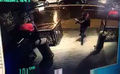 トルコ・イスタンブールのナイトクラブ「レイナ」で発生した銃乱射事件で、銃を手にする襲撃犯を捉えた監視カメラ映像の一場面（2017年1月1日撮影、同2日公開）。(c)AFP/HABER TURK GAZETE