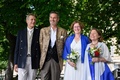 スイス・ジュネーブで、結婚式を挙げた（左から）ダニエルさんとグザビエさん、ロールさんとアリーヌさん（2022年7月1日撮影）。(c)Fabrice COFFRINI / AFP