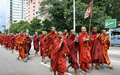 2007年9月18日、ミャンマー最大の都市ヤンゴン（Yangon）で反軍事政権デモを行う僧侶ら。(c)AFP