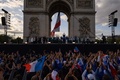 仏パリのシャンゼリゼ通りで行われたパリ五輪・パラリンピックの祝賀パレードの様子（2024年9月14日撮影）。(c)Ed JONES/ POOL/ AFP