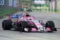 18F1第15戦シンガポールGPの練習走行に臨むフォースインディアのエステバン・オコン（2018年9月14日撮影）。(c)Roslan RAHMAN / AFP