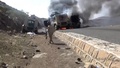 サウジアラビア南部ナジュランで、イエメンの反政府武装組織フーシ派の8月の攻勢で炎上する軍用車とされる画像。フーシ派傘下のアンサルラ・メディアセンターが公開した映像より（2019年9月29日公開）。(c)AFP PHOTO / HO / ANSARULLAH