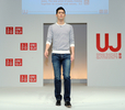 都内で開催された「ユニクロ（UNIQLO）」のジーンズブランド「UJ（ユージェー）」発表会見にて。「UJ」のデニムを着用したモデルたち（2010年2月17日撮影）。(c)AFP/ Toru YAMANAKA