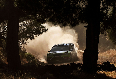 ヒルボネン デイ1終えて首位に立つ、アクロポリス・ラリー